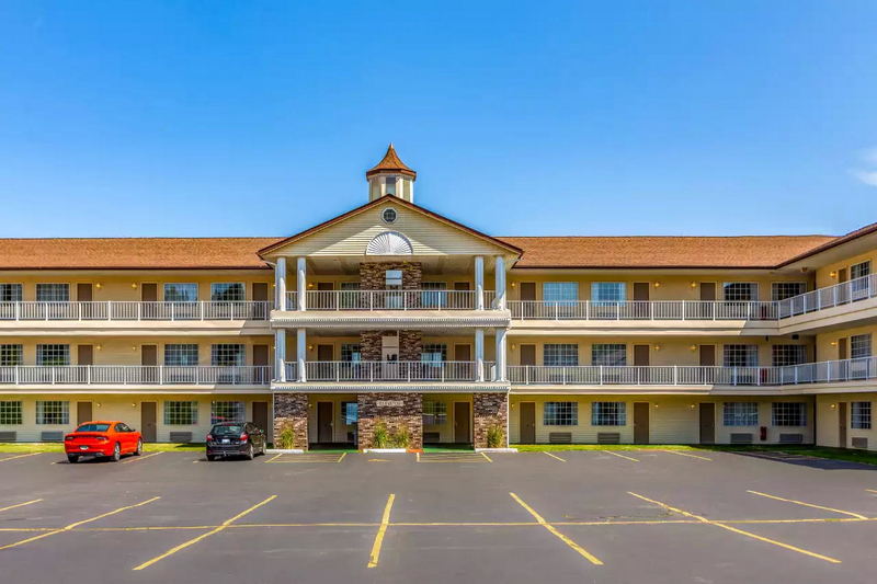 Quality Inn Lakefront (Heritage Inn Motel) - From Choice Motels Website (newer photo)